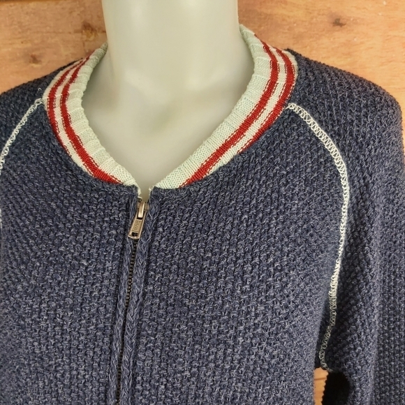 FULL zip knitted cabin sweater cardigan Made in Canada Size small - Picture 2 of 9
